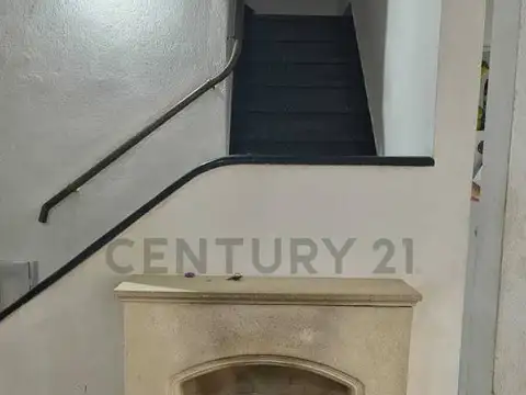 CASA EN VENTA QUILMES 2 DORMITORIOS PILETA COCHERA POSIBLE APTO BANCO