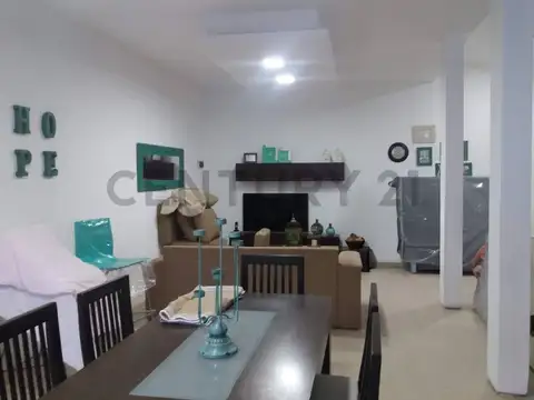 CASA EN VENTA QUILMES 2 DORMITORIOS PILETA COCHERA