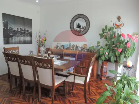 Casa en Venta con 4 cocheras