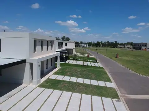 Venta Casa a Estrenar en Pilar Golf c/Financiación