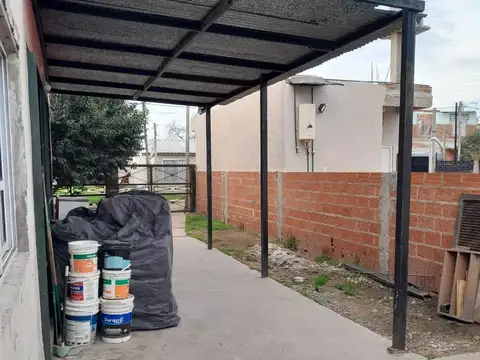 Casa 2 ambientes con 1 baño