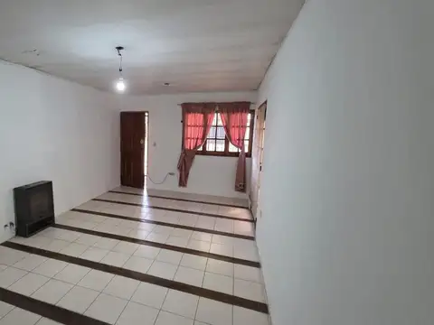 Casa 5 ambientes con 1 baño