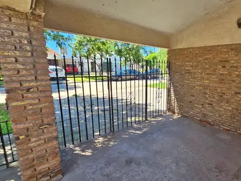 Casa 5 ambientes con 1 baño