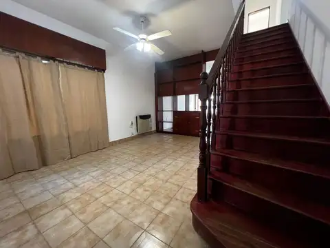 Depto Tipo Casa 3 ambientes con 2 baños