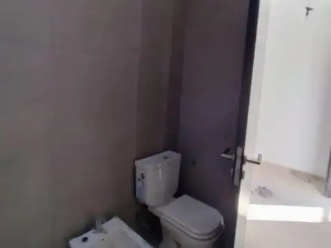 Casa 5 ambientes con 1 baño