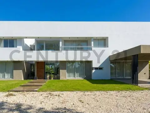 Casa en venta en Campos de Roca ll