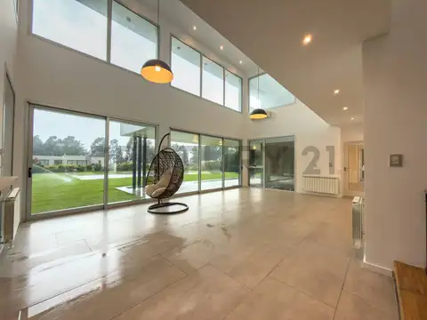 Casa en Venta con 4 cocheras