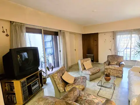 VENTA CASA CON TERRAZA PATIO Y COCHERAS  FLORES