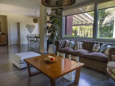 Casa 6 ambientes con 3 baños