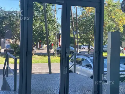 Oficina en Alquiler con 1 cochera