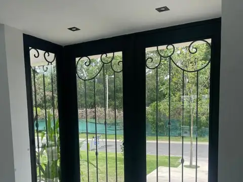 Casa 4 ambientes con 4 baños