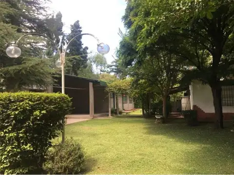 Quinta en Venta con Pileta y Gran Parque – 1.491 m² – 3 Dormitorios – Barrio 20 de Junio