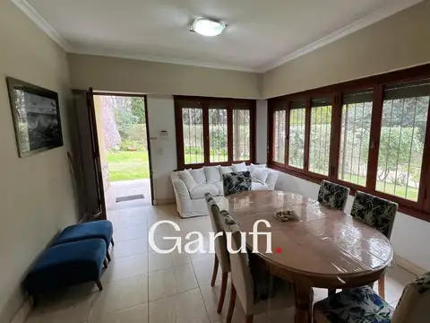 Casa en Alquiler con 4 cocheras