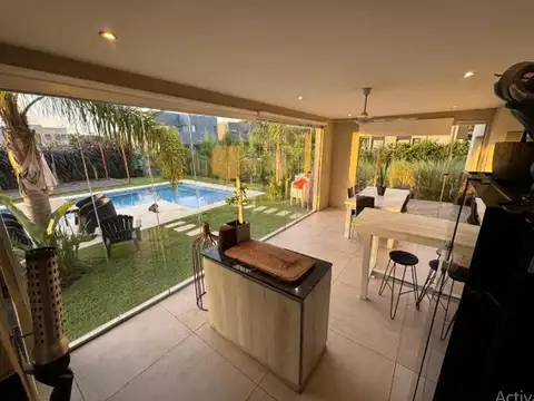 Casa en Venta con 4 cocheras