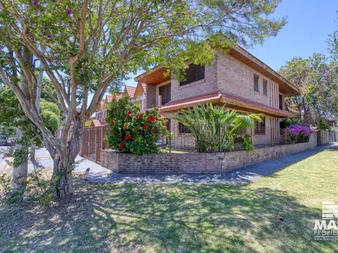 Chalet 7 amb. con jardín, suite, dep. de servicio - Martínez