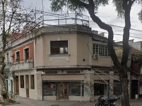 ALQUILER DESTINO COMERCIAL TODA LA ESQUINA LOCAL EN P.B., PRIMER PISO Y TERRAZA, CHACARITA.