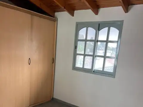Tríplex de 4 Ambientes con Cochera en Villa Raffo