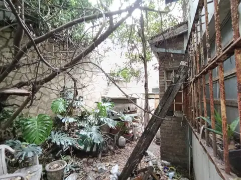 VENTA CASA 4 AMB A RECICLAR DE 2 PISOS EN R MEJIA
