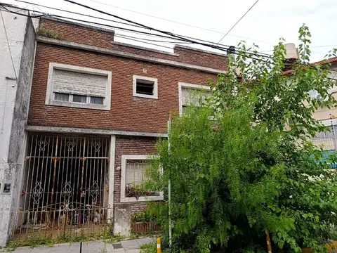 VENTA CASA 4 AMB A RECICLAR DE 2 PISOS EN R MEJIA