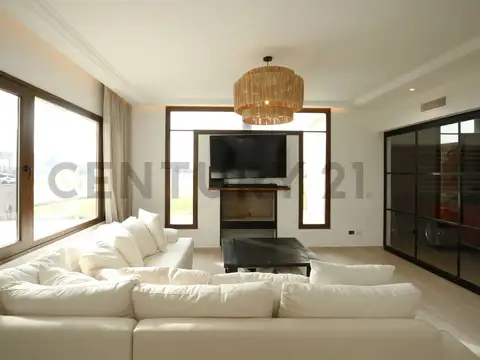 Casa en Venta con 6 cocheras