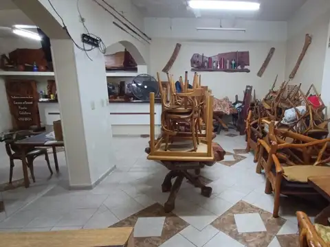 MUNRO, AMPLIO LOCAL EN ESQUINA CON 2 VIVIENDAS EN P.ALTA