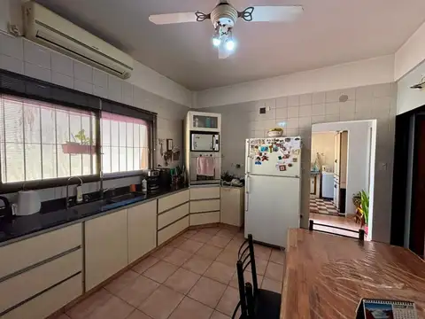 EXCELENTE CHALET 4 AMBIENTES CON GARAJE