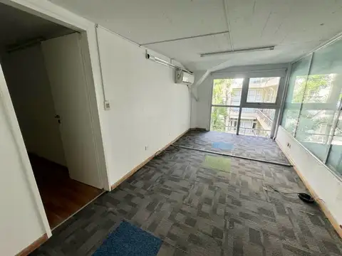 Oficina 5 ambientes con 2 baños