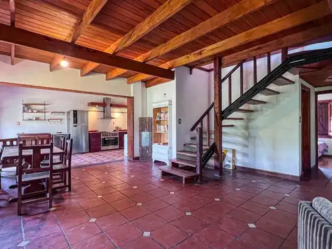 VENTA CASA 4 AMBIENTES LOS ACANTILADOS PARQUE