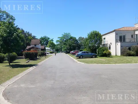 Departamento de tres ambientes en venta en La Angelica