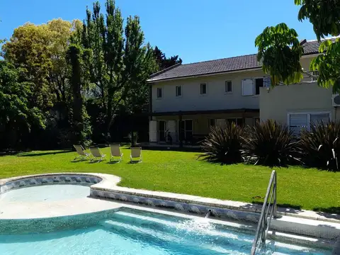 Chalet de 7 ambientes en venta en Martinez