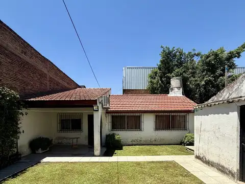 CASA DE 3 AMBIENTES CON HERMOSO PATIO