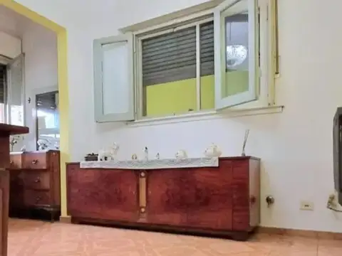 Casa 6 ambientes con 2 baños