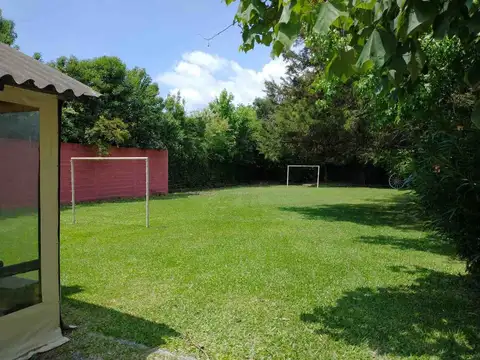 Casa 8 ambientes con 6 baños