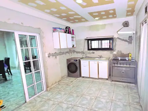 Casa 5 ambientes con 2 baños