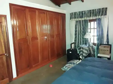 Casa en Alquiler con 5 cocheras
