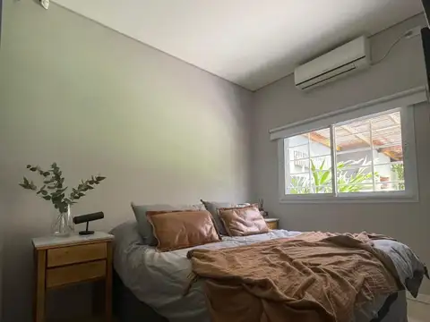 Hermosa Casa en Hurlingham, APTA CREDITO. Reciclada a Nuevo.