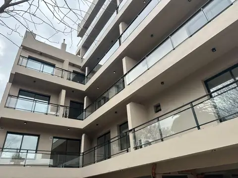 Departamento en Alquiler con 1 cocheras