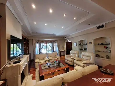 En Venta Casa 5 Amb, c/ Jardin, Piscina, Play y Gge.  Villa Martelli  -  Vte Lopez.