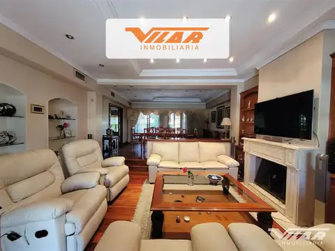 En Venta Casa 5 Amb, c/ Jardin, Piscina, Play y Gge.  Villa Martelli  -  Vte Lopez.