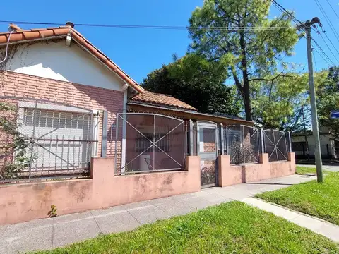 VENTA CASA 4 AMBIENTES VILLA LUZURIAGA PATIO