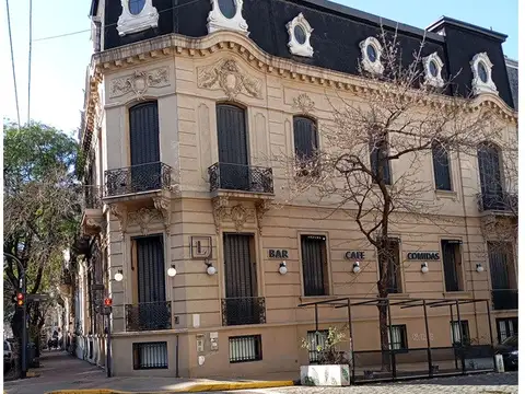 5 ambientes. Living comedor, 3 dormitorios + dependencia de servicio / escritorio / 4o. dormitorio