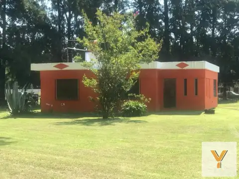 Casa en venta - 2 dormitorios 1 baño - 100 mts2 cubiertos - Abasto