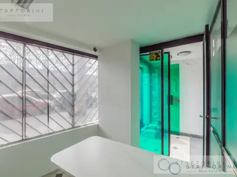 Local Comercial con Sotano y Planta Baja - 2 baños - Sobre avenida libertador - Retiro