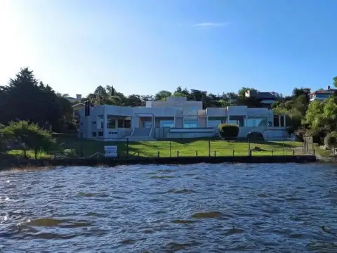 Casa en venta - 5 dormitorios 5 baños - 1000mts2 - Villa del Lago, Villa Carlos Paz