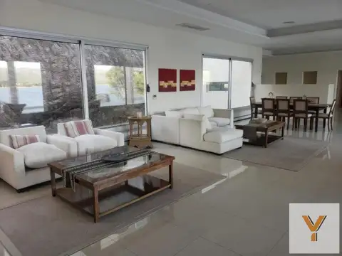 Casa 12 ambientes con 3 baños
