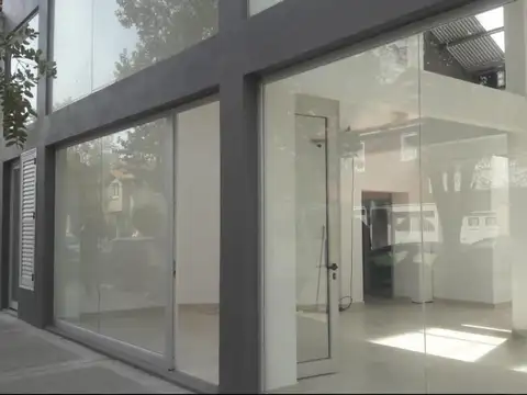 Excelente local como a estrenar en plaza mitre
