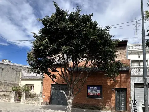 CASA 6 AMB. SOBRE LOTE 8,66 X 18 IDEAL CONSTRUCTOR