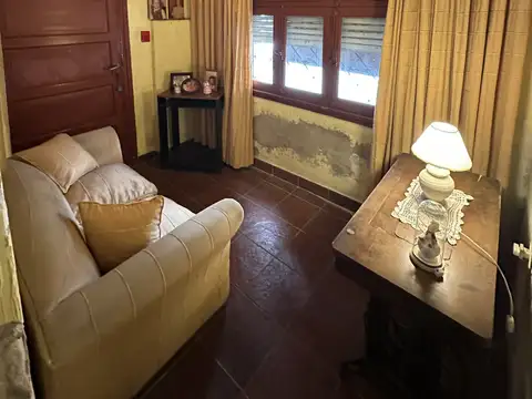 Casa 6 ambientes con 2 baños