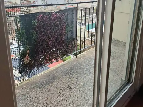 RETASADO  MONOAMBIENTE AL FRENTE C/ BALCON  COCINA INDEPENDIENTE BAÑO COMPLETOTODO LUZ.