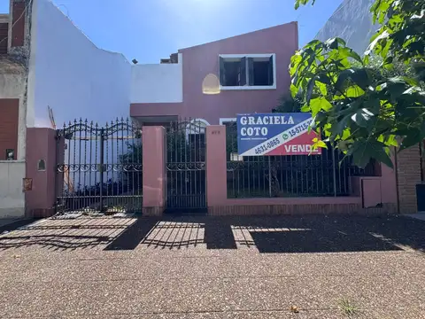 CASA EN LOTE PROPIO 5 AMB. GARAJE, QUINCHO Y PARRILLA.